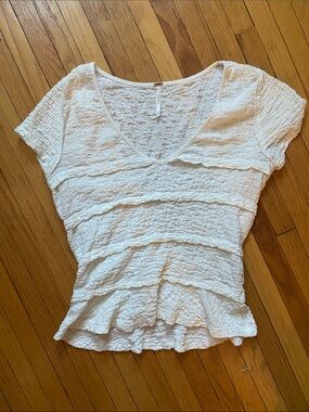 Free People Ivory Textured V-Neck Short Sleeve Tee, Size M